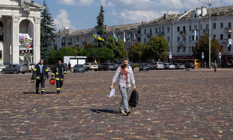 На місці ракетного удару у Чернігові працювали 56 рятувальників (Фото)