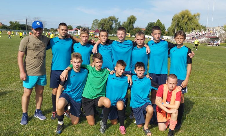 «Насамперед вчимо бути людьми» – футбольний тренер зі Сновська про роботу з дітьми