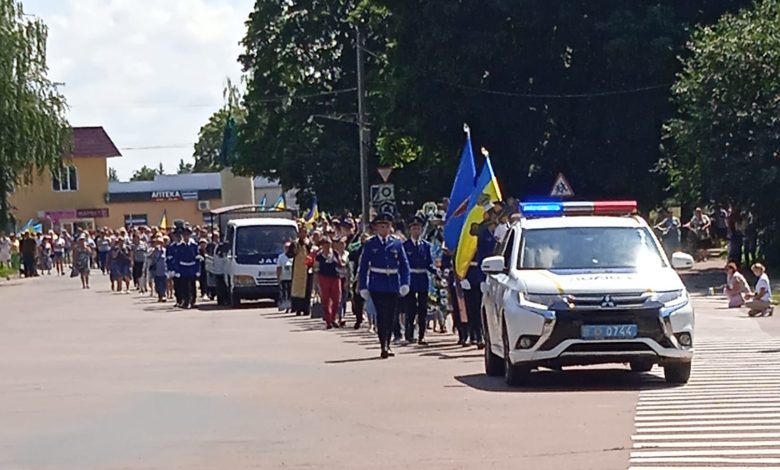 Новгород-Сіверська громада прощалася з бійцем, який загинув на Бахмутському напрямку