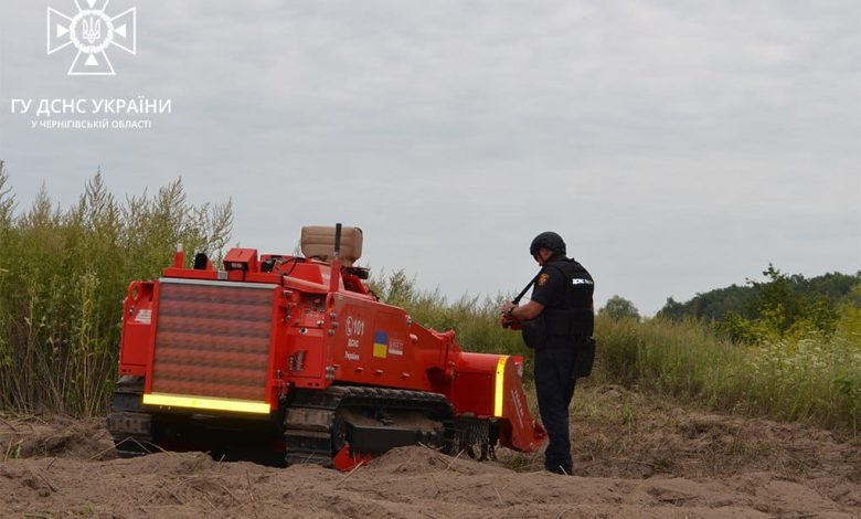 Піротехніки продовжують розмінування населених пунктів і сільськогосподарських угідь області (Фото)