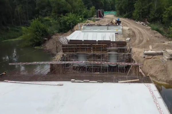 Поблизу Чернігова відновлюють міст через річку Білоус (Відео)