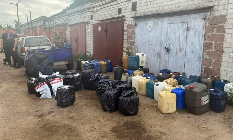 Поліція Чернігівщини затримала трьох співробітників комунального підприємства, які привласнили пальне вартістю понад мільйон гривень (Фото)