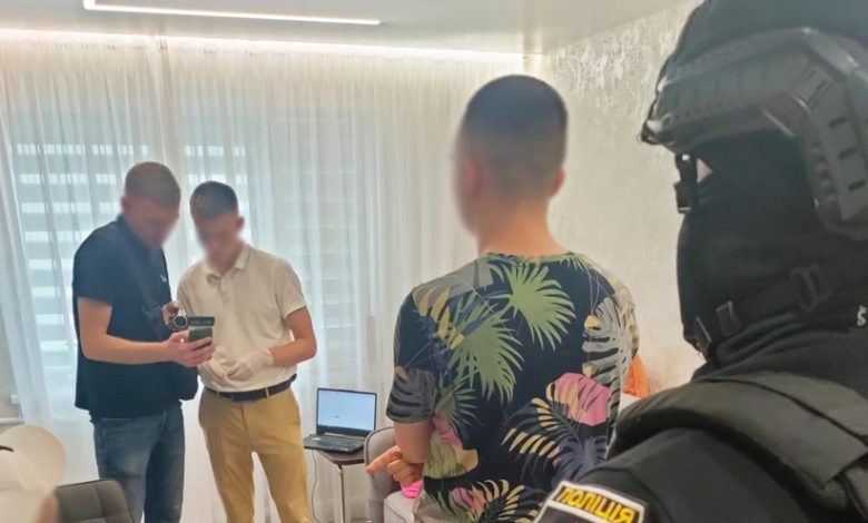 Продавали неіснуючі товари в Інтернеті: поліцейські Чернігівщини викрили групу шахраїв (Фото)