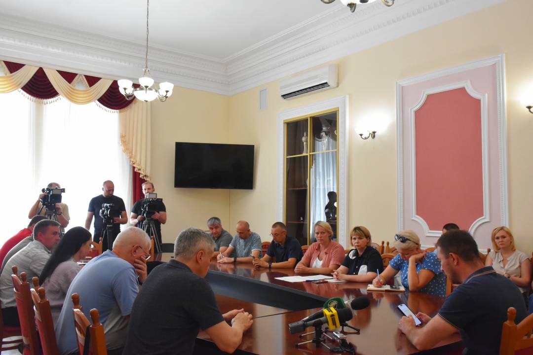 Ракетний удар по Чернігову. Відбулося засідання оперативного штабу з ліквідації наслідків