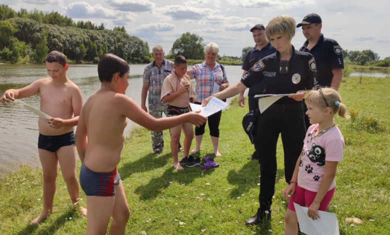Рейди водоймами Чернігівщини: що варто знати про безпеку дитини біля води