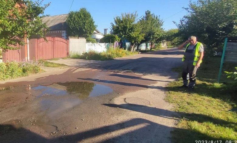 Стався прорив: у Чернігові на одній із вулиць перекрили воду