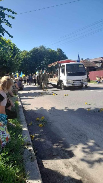 Трагічна втрата: на прикордонні Чернігівщини поховали загиблого воїна