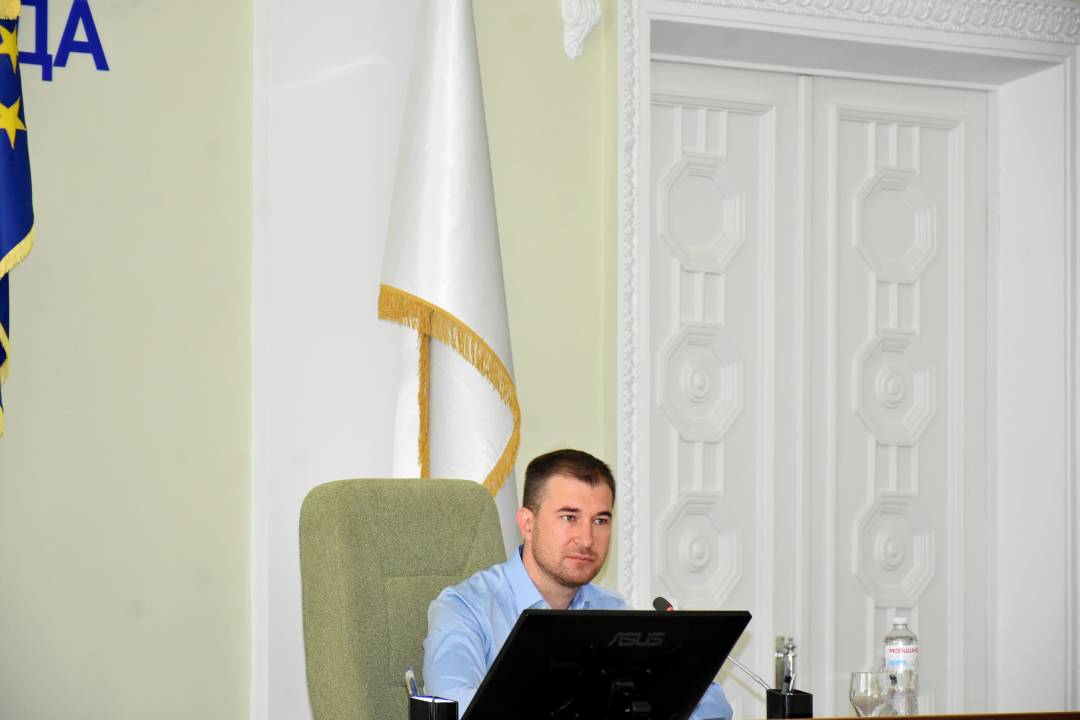 Тролейбусне сполучення мікрорайонів Чернігова та відбудова зруйнованого бізнесу: загальноміська нарада
