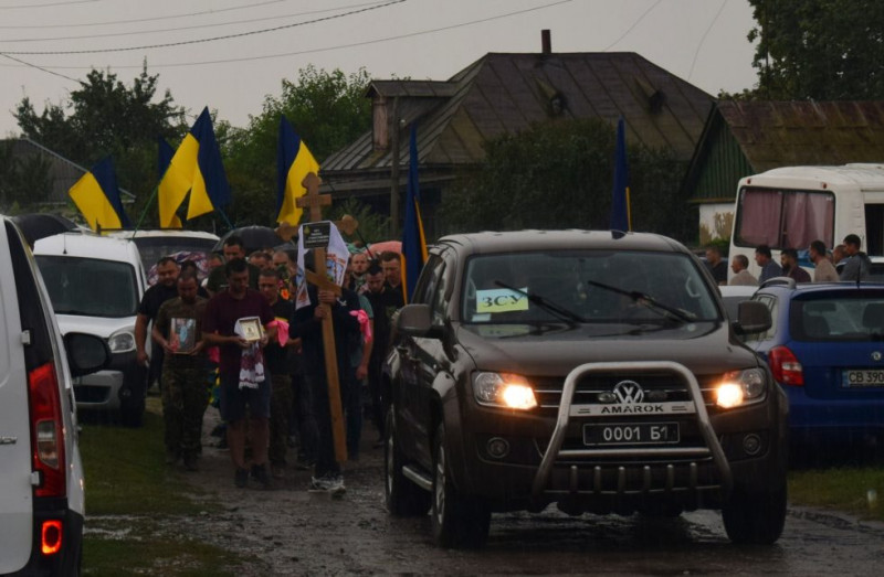 У громаді на Чернігівщині в останню путь провели Героя