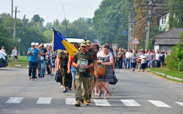 У Коропі прощалися із загиблим бійцем