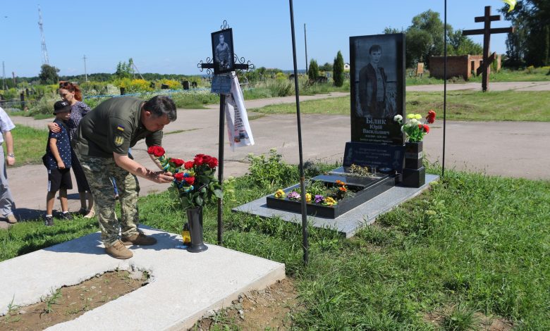 У Новгороді-Сіверському вшанували пам’ять полеглого воїна