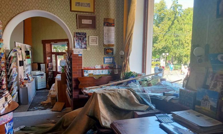 Удар по Чернігову: внаслідок обстрілу постраждав освітній центр, є поранені (Фото)