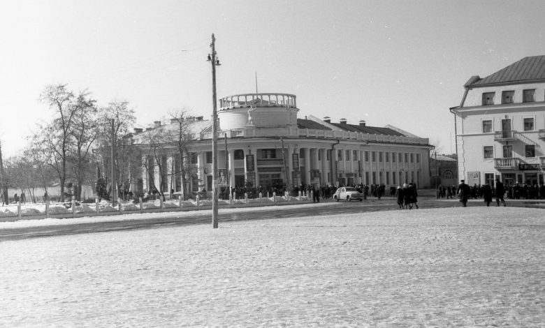 Від торговельних рядів – до сучасних споруд: як формувався архітектурний ансамбль Красної площі в Чернігові