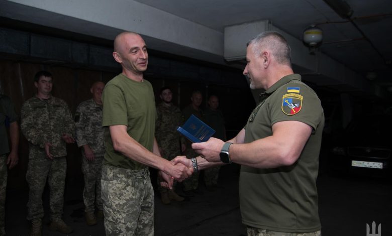 Віктор Ніколюк від імені Головнокомандувача ЗСУ нагородив військових, які захищали Чернігів (Фото)