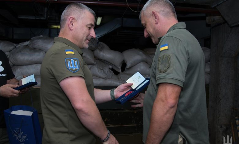 Віктор Ніколюк від імені Головнокомандувача ЗСУ нагородив військових, які захищали Чернігів (Фото)