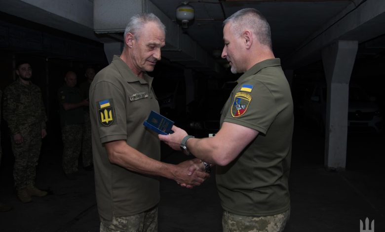 Віктор Ніколюк від імені Головнокомандувача ЗСУ нагородив військових, які захищали Чернігів (Фото)