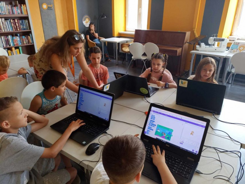 Діти – наше майбутнє, і ми робимо все задля їхнього розвитку: історія благодійного фонду «Hope Charity»