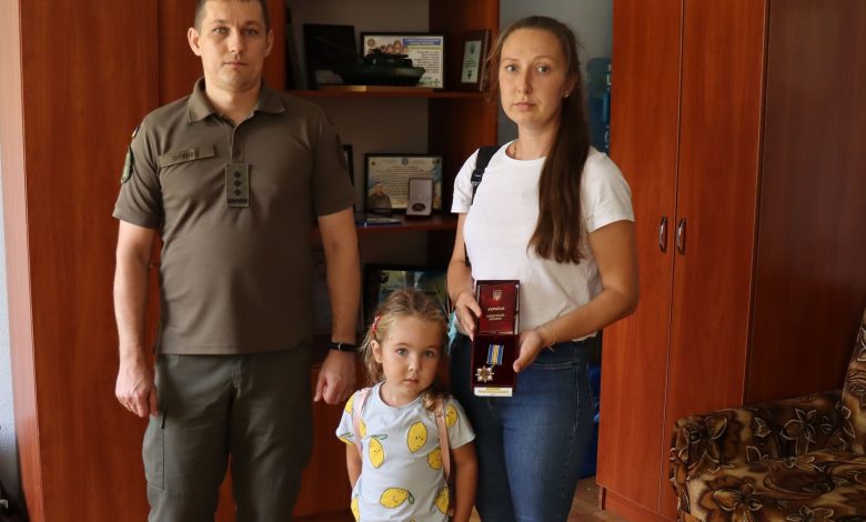 Дружині загиблого воїна з Чернігівщини вручили нагороду
