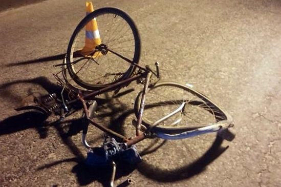 Фура і велосипедист: на Чернігівщині сталася смертельна ДТП