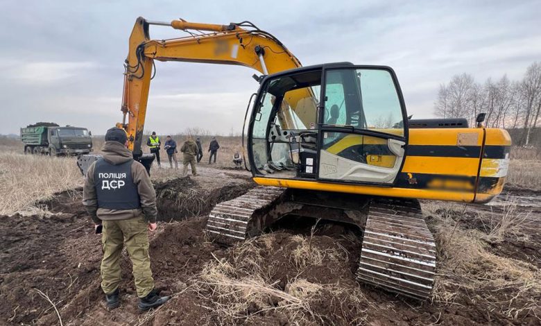 На Чернігівщині учасникам злочинної групи за незаконний видобуток торфу повідомили про підозру