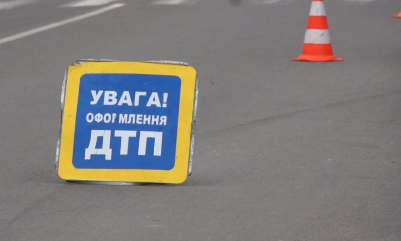 На Чернігівщині велосипедист влетів у причеп автомобіля