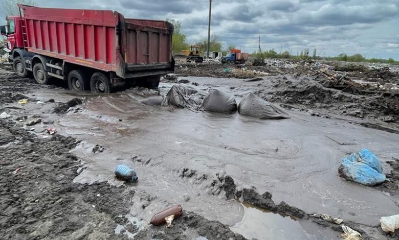 Поліція Чернігівщини повідомила про підозру учасникам злочинної групи за забруднення земель шкідливими відходами (Фото)