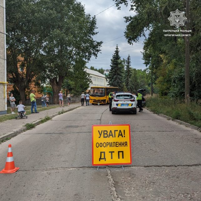 «Шкода» втаранилася в маршрутку: подробиці аварії на Єськова (Фото)