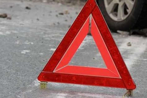 Страшна аварія: на Чернігівщині легковик влетів у бетонні плити