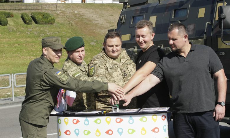У Чернігові погасили благодійну поштову марку «Зброя Перемоги. Світ з Україною»