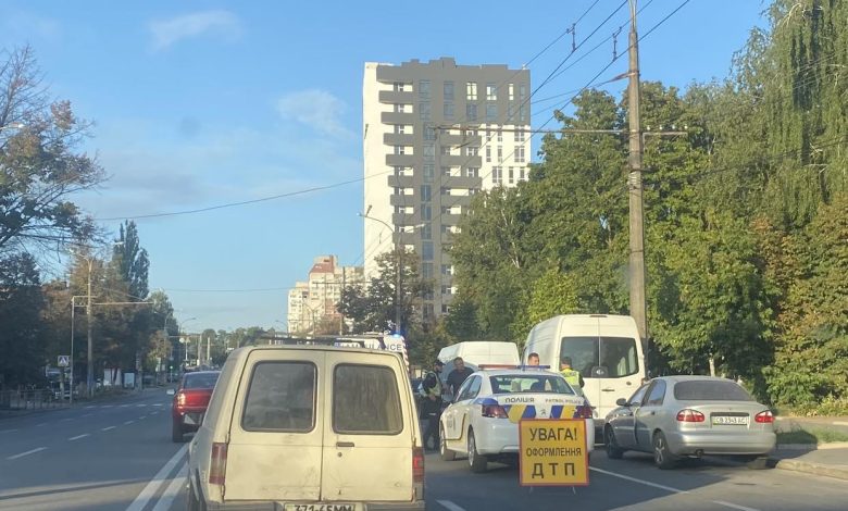 У Чернігові у ДТП потрапив велосипедист (Фотофакт)