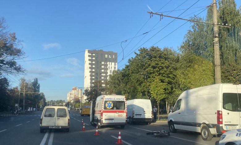 У Чернігові у ДТП потрапив велосипедист (Фотофакт)