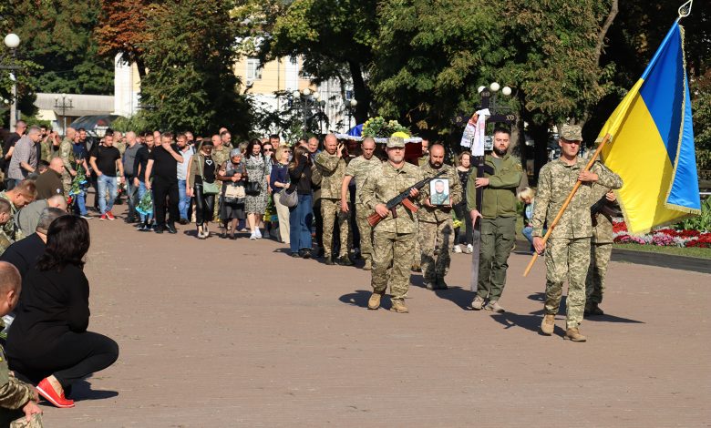 У Чернігові в останню путь провели Героя