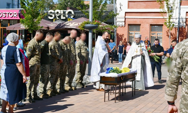 У Ніжині провели в останній путь Захисника