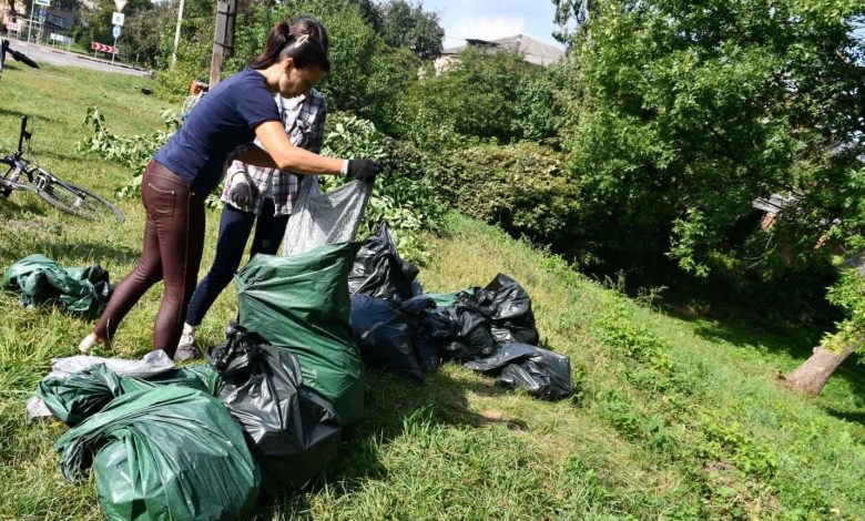 У Ніжині провели загальноміську толоку, приурочену до Всесвітнього дня прибирання (Фото)