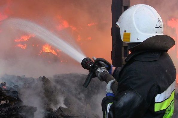 У Прилуках горів торговельний павільйон