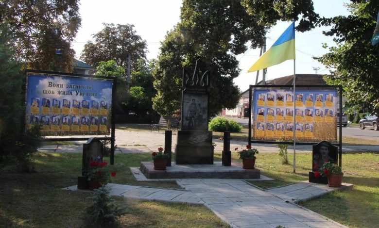 У Сновську встановили банери пам’яті загиблим землякам