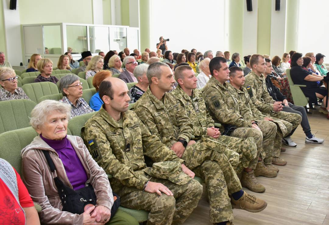 Відзнаки «За оборону Чернігова»: 21 вересня громада дякувала військовим та цивільним, які боронили місто у 2022-му