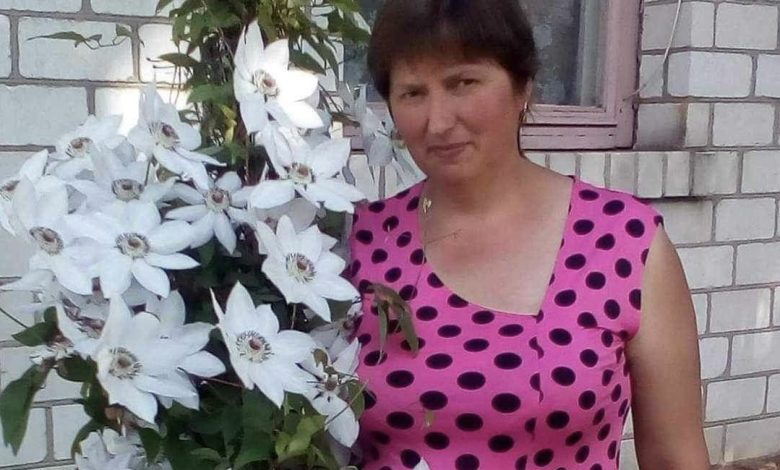 В’яжуть віники, вирощують овочі та ведуть сторінку в TikTok: історія вчительки з Чернігівщини
