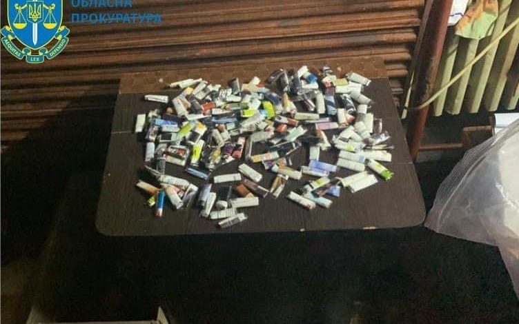 За постачання наркотиків у виправну колонію троє учасників постануть перед судом