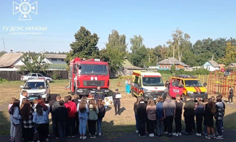 «Запобігти. Врятувати. Допомогти»: на Чернігівщині рятувальники провели захід для дітей (Фото)