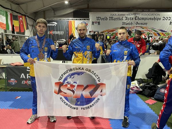 Чернігівські кікбоксери у складі української збірної посіли друге командне місце на чемпіонаті світу