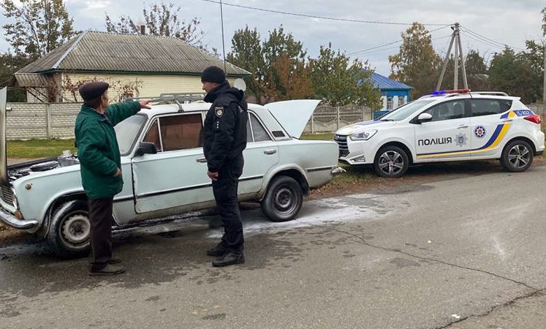 «Діяти треба було негайно»: Поліцейський офіцер Батуринської громади допоміг загасити палаюче авто