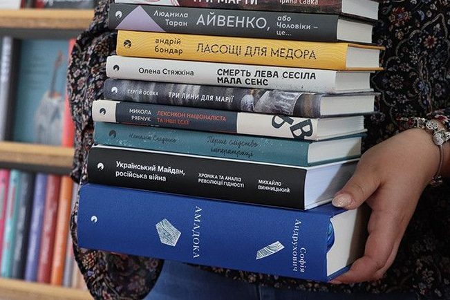 Громада Чернігівщини, що постраждала від ворожої окупації, потребує сучасних книжок