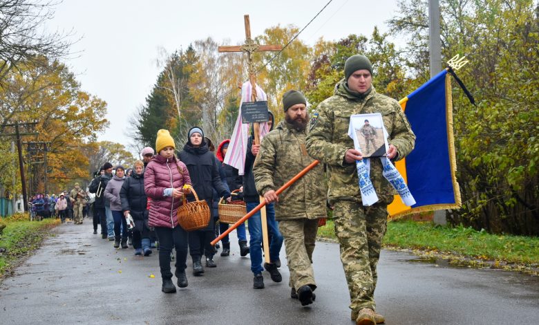 Громада на Чернігівщині провела в останню путь Воїна-Захисника