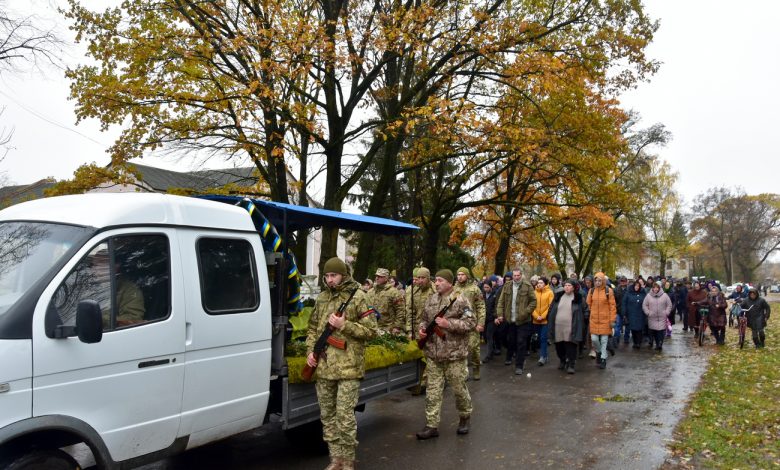 Громада на Чернігівщині провела в останню путь Воїна-Захисника