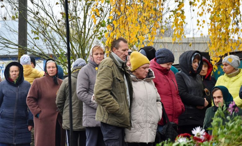 Громада на Чернігівщині провела в останню путь Воїна-Захисника
