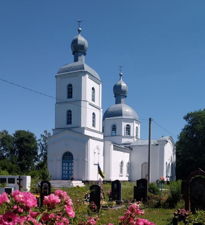 Мама з Менщини подарувала селу дзвін і майданчик у пам’ять про загиблого сина (Фото)