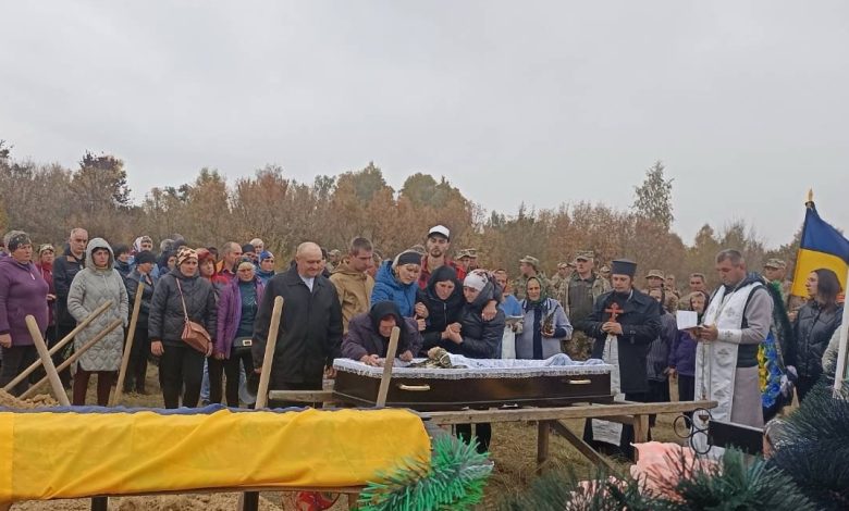 Менська громада прощалася із загиблим Героєм