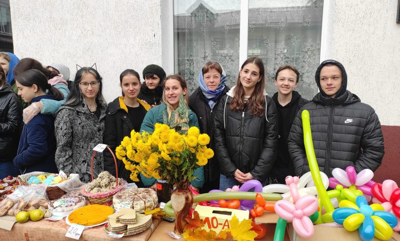На благодійному ярмарку в менській школі зібрали понад 60 тисяч гривень (Фото)