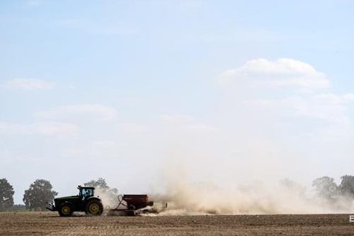 На Чернігівщині 3-річна дитина потрапила під трактор